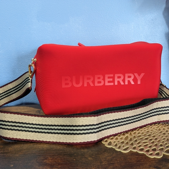 Burberry - Picture 9 of 12